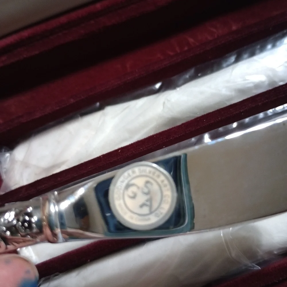 Set of 8 repousse pate knives by Godinger American Silversmiths Collection, new
